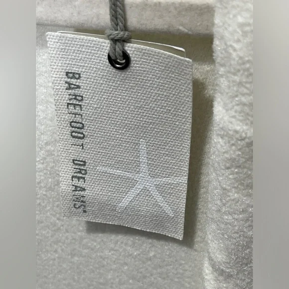 Barefoot Dreams NWT CozyChic Ultra Lite Blanket Wrap Pearl Size L/XL Comfy Warm - Picture 7 of 8